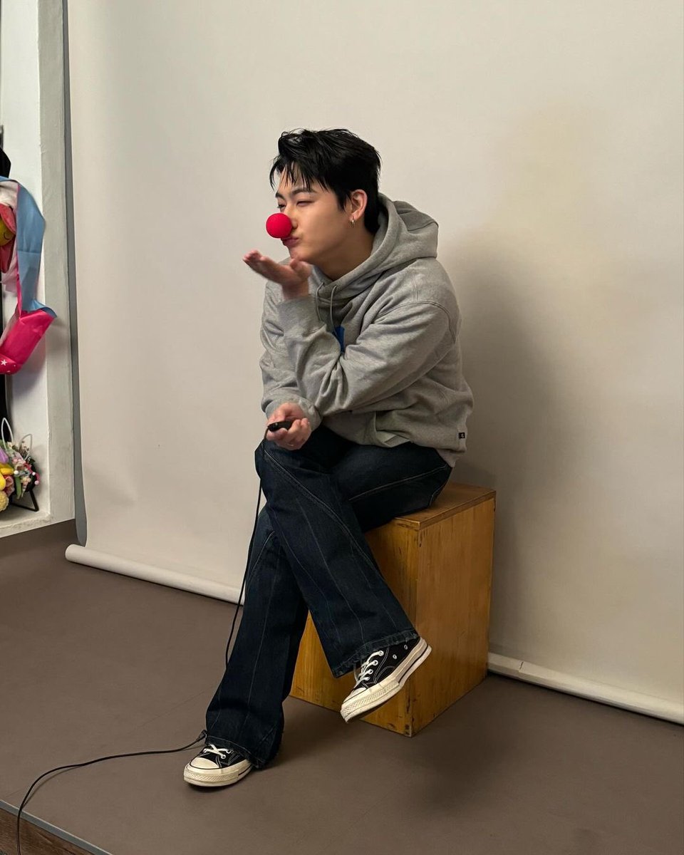 ceyafina's tweet photo. Happy birthday buat fcnya kamu (jaebum ganteng) iyow 🥳🥰💘🫶 @JAYBdus https://t.co/CSk7ysxUai