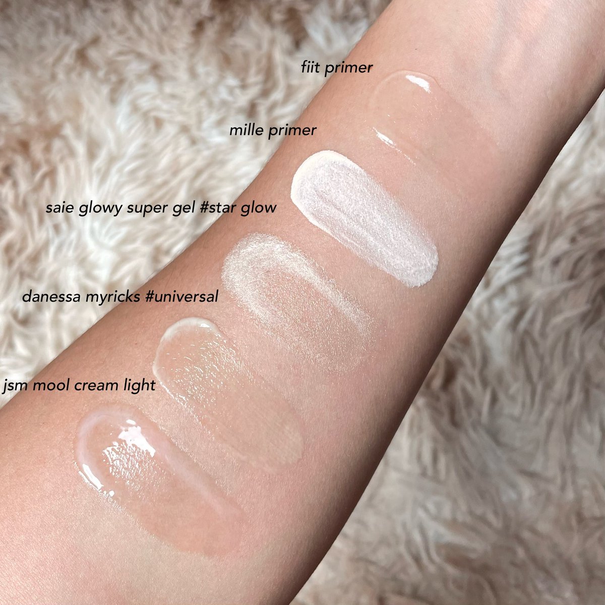 jjdoesitwork's tweet photo. เบส/ไพรเมอร์

danessa myricks เป็นที่เรา��ามยูทูปเบอร์ คุณ maryam maquillage มา คือเค้าเป็นคนผิวมันมากกกก ตัวนี้เป็นหนึ่งในตัวที่เค้าพูดถึงบ่อน คือเป็นตัวที่ช่วยให้หน้าไม่มัน แบบโคตรจริง คุมมันดีมากกกก ลงก่อนคุชชั่น/รองพื้นฟินิชฉ่ำๆ คืออยู่ได้ทั้งวัน แบบไม่หยาไม่เยิ้ม ฟินิชคุชชั่นไม่เปลี่ยนนะ แต่น้ำมันในผิวมันไม่ออกมากวนคุชชั่นอ่ะ เหมาะกับอากาศบ้านเราหรือคนที่ชอบใช้อะไรฉ่ำๆ แต่กลัวหน้าหยาอ่ะ hold หน้าอยู่ทั้งวันแบบ ไม่เอือด คือดีมากกๆๆ 

📍https://t.co/cJoGJu3zqh

mille ตำนานช่วยเบลอผิว เบลอรูขุมขนแบบผิวเนียนเป็นกระเบื้องเลย ฟีลเปิดไฟให้ผิว ลงก่อนรองพื้น คุชชั่น คือผิวเด้งสุด เด้งแบบหมดวันแล้วยังดูเนียน ดูผ่อง เนื้อเค้าจะเป็นเหมือนเบสปรับสีผิว ไม่ได้เป็นซิลิโคน แต่มันเบลอผิวได้สวยมากกกก แบบงง ทำได้ไง คือผิวมันเนียนจริงๆ เป็น��ิวสายเกาแบบหน้าผ่องๆ อ่ะ 

📍https://t.co/CVBVQQ9DsQ

jungsaemmool mool cream light  ตัวนี้ให้ยืนหนึ่งเลยนะ สำหรับคนที่แต่งหน้าแล้วชอบเป็นขุย หน้าลอก หน้าเป็นคราบ ผ่านไปวันไปแล้วหน้าดูเหนื่อย อันนี้คือเหมือนสตาฟผิวไว้ทั้งวันหน้าเด้งทั้งวันเลยแบบงงมาก hold makeup ดีเว่อ เคยลองทาครึ่งหน้า อีกข้างคือเนือยเว่อแล้วได้ผิวที่สวยมากกกก แบบงาน glsss skin ผิวฉ่ำสวย แต่ไม่เหนอะหนะสูตรไลท์เบากว่าออริจิเยอะ 
 
📍https://t.co/bNFTzPF2O9

saie glowy super gel สี starlight ติด fav มา 2 ปีละยังไม่เจอตัวใหม่ที่ทำได้แบบนี้เลย คืองานโกงผิว ถ้าชอบฟินิชผิววาวๆ ใสๆ คือได้เอฟเฟคนั้นเลย วาวฉ่ำสะใจ แต่ไม่มันเยิ้ม ลงรองพื้น/คุชชั่นทับอีกชั้นนะ คือชนะ ยิ่งใครลงคอนซีลเลอร์เฉพาะจุดแล้วให้ผิวเราจริงๆ + กับ saie แล้วโชว์อัพคือชนะกว่า มันดูเป็นคนผิวดี ผิวใสแบบโคตรเว่ออ่ะ แล้วเป็นความใสที่ทะลุผ่านรองพื้น/คุชชั่นออกมาได้อ่ะ ใครผิวดีลงเดี่ยวๆ คือออร่าพุ่งมาก ใช้ผสมรองพื้น/ลงตามจุดไฮไลท์/ทาเดี่ยวๆ ลงคอนซีลเฉพาะจุด วิธีไหนก็ได้ผิวสวยหมด ไม่รับความเห็นต่าง

📍https://t.co/x5Cz1Ljf5x

fiit หลอดดำ อันนี้มาเจอเอาปลายปี เนื้อมีความซิลิโคนนิดๆ แต่ไม่ใช่แบบที่ลงแล้วผิวลื่นไปเลย เรารู้นะว่าหลายคนอาจจะชอบฟีลลิ่งแบบนั่น แต่อิฟินิชลื่นๆ แบบนั้นอ่ะตัวดีเลยที่ทำให้รองพื้นไม่เกาะผิว แต่ตัวนี้ไม่เป็น ฟีลลิ่งไม่ลื่น คือมันมีความ gripping ให้รองพื้นมัน/คุชชั่นเกาะหน้าอ่ะ แล้วคุมมันดีมากกกก มากกกกกก แบบยืดระยะเวลาให้หน้ามันออกไปอีก เราชอบใช้วันที่ต้องออกไปทำงานเอาท์ดอร์ คือ hold เมคอัพ ดีมากๆ ไม่หลุด ไม่ลื่น ผิวไม่หยือ ไม่เยิ้ม สุดยอดโคตร

📍https://t.co/6baRkT4neB