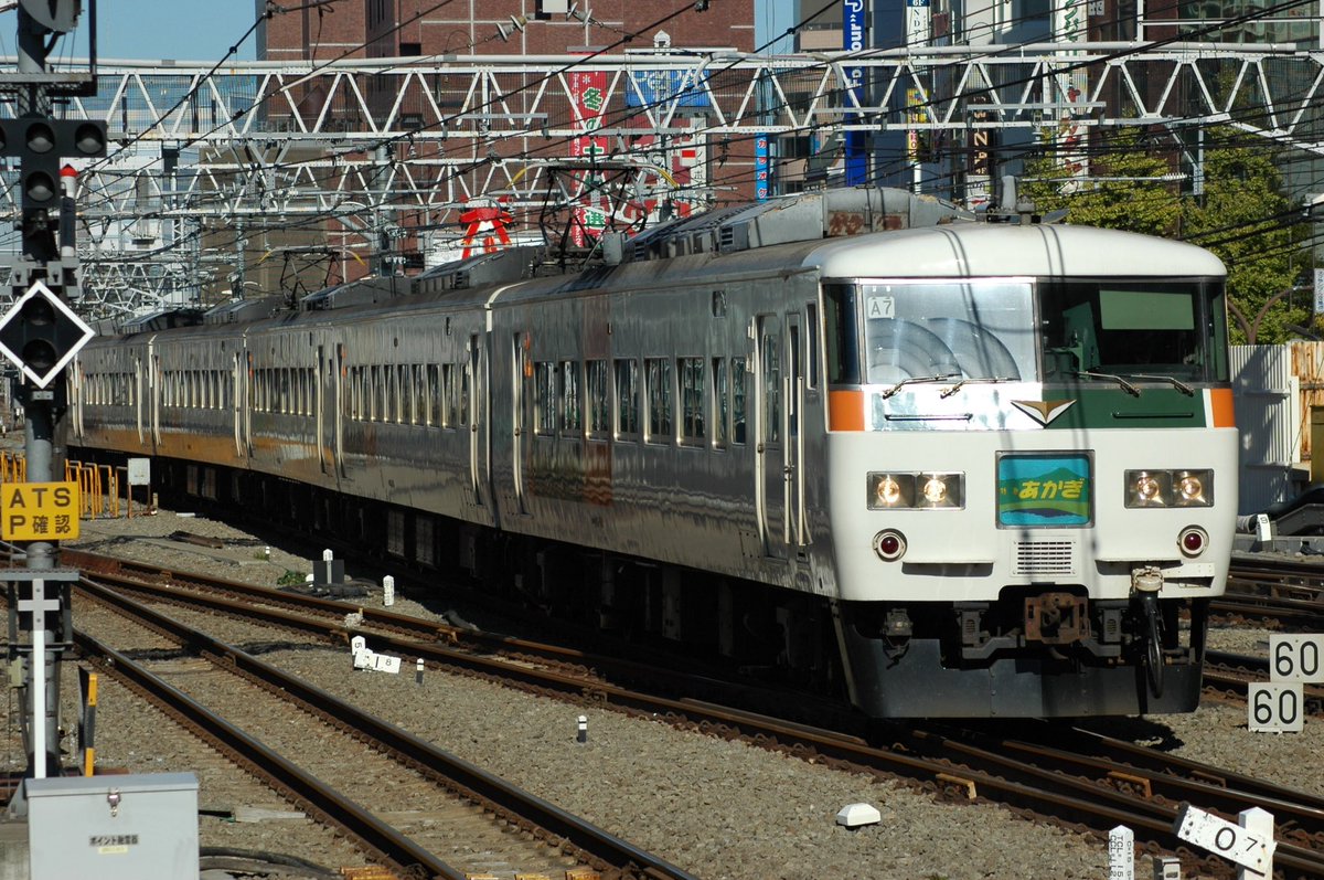 huziQ5700_suki's tweet photo. #おおよそ10年前の列車集 
#いいねした鉄道ファン全員フォローする 
2011年12月11日　新宿駅
懐かしい6ﾀﾞｧ車とか https://t.co/KUuTczTbzs