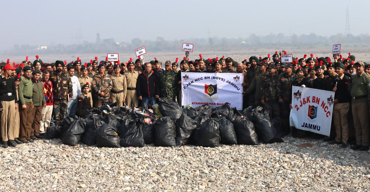 prodefencejammu's tweet photo. #PuneetSagar
Commendable effort by #NCC Cdts in collaboration with civic bodies at Nagrota for #PlasticFreeTawi.540 cdts&staff joined forces to clean TawiRiver Banks,removing approx 600kg of plastic waste.Powerful example of collective responsibility towards our water bodies! https://t.co/1n4oVtBNFT