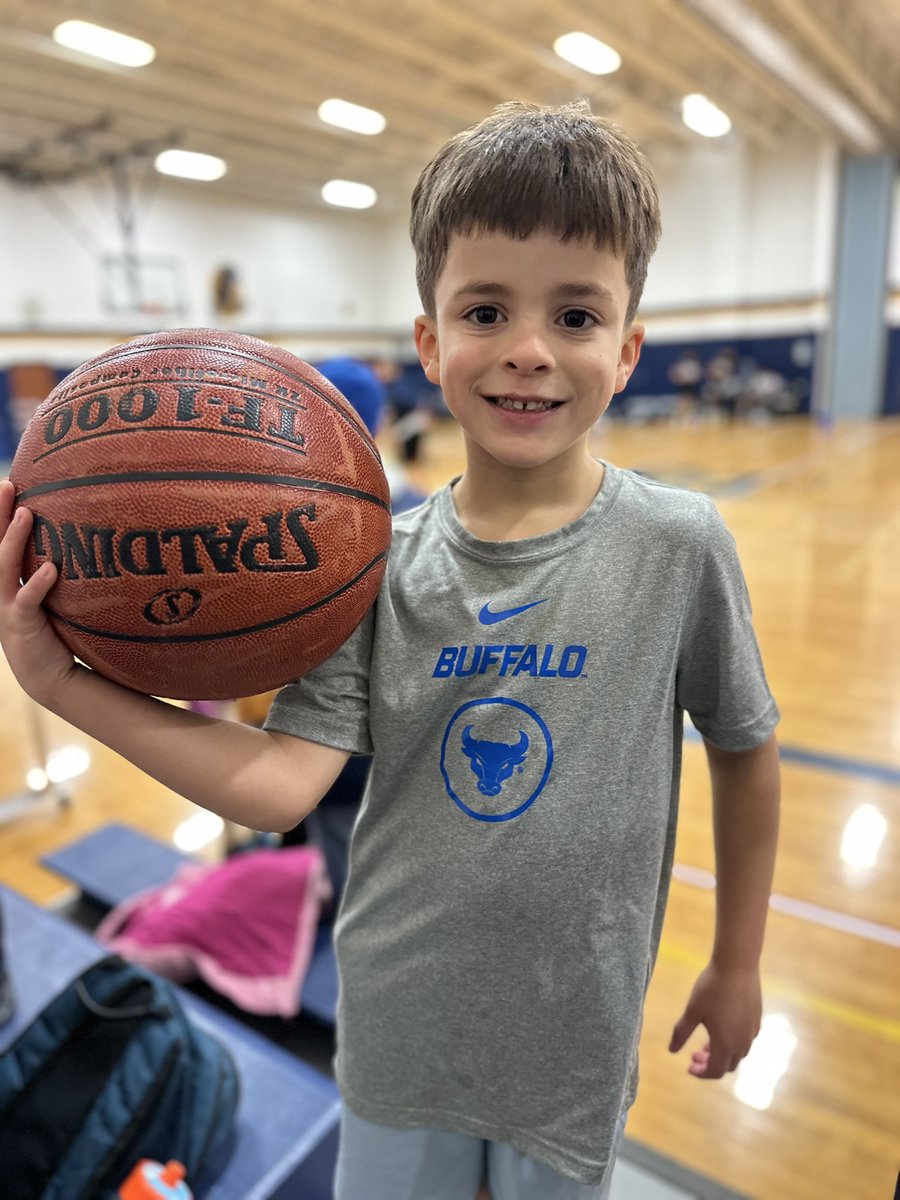 KristineStrible's tweet photo. Great morning at @SweetHomeCSD Winter Basketball Clinic at SHMS 🏀 Thank you Mr. Wood! https://t.co/0yXFFH0DJm