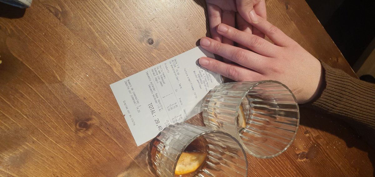Clementinebabe7's tweet photo. Tributen nuestra comida de hoy perritos de mi corazón ❤️❤️❤️🥰🔥🍸🐕 https://t.co/GL3xF8VUFn