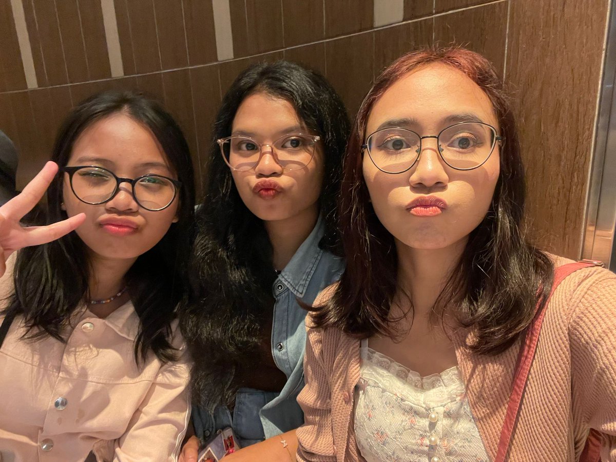 trio kacamata is back😆🫶🏻

<a href="/kdyza_/">aza</a> <a href="/seoraur/">maïRru</a>