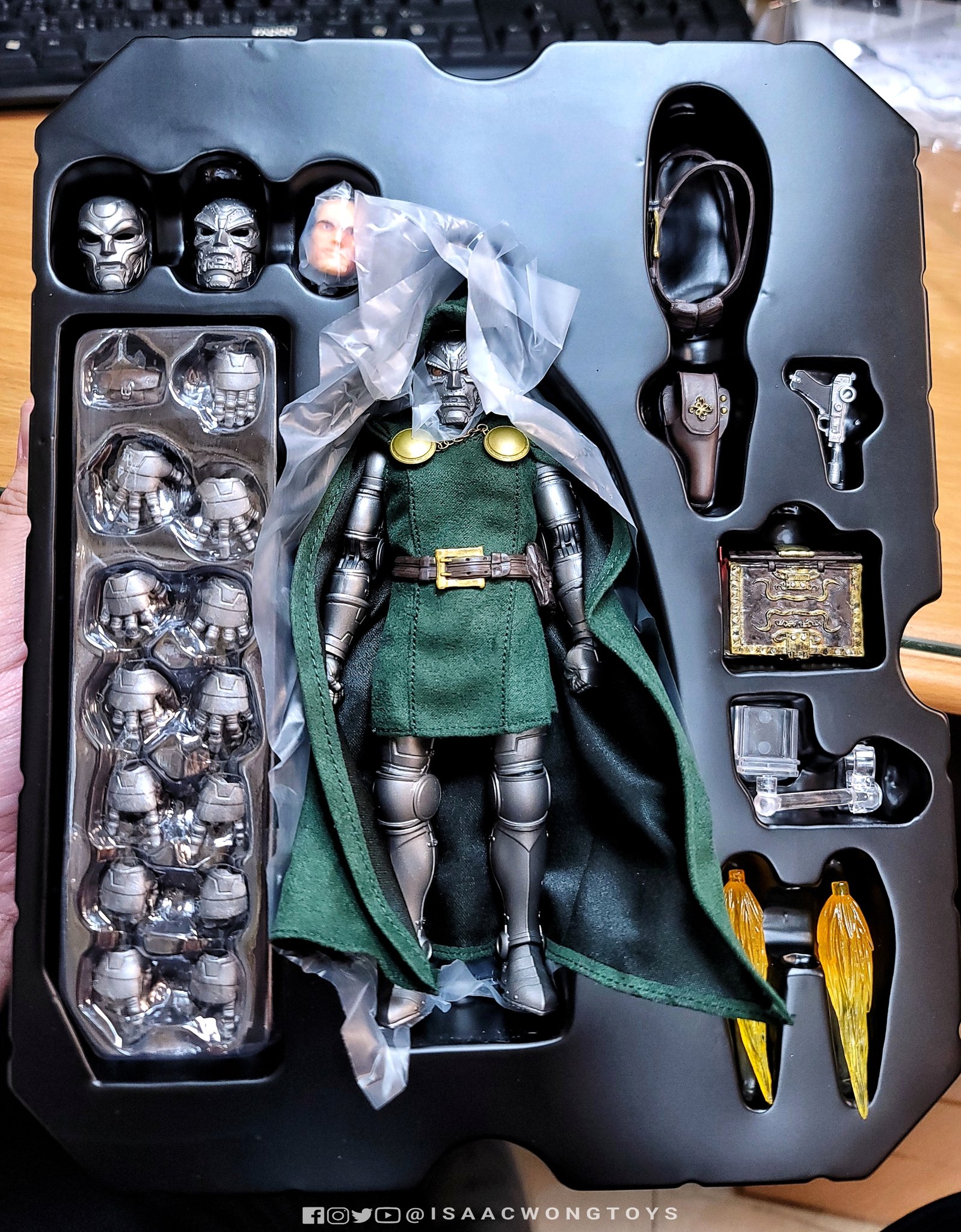 MEZCO ONE12 ドクター・ドゥーム