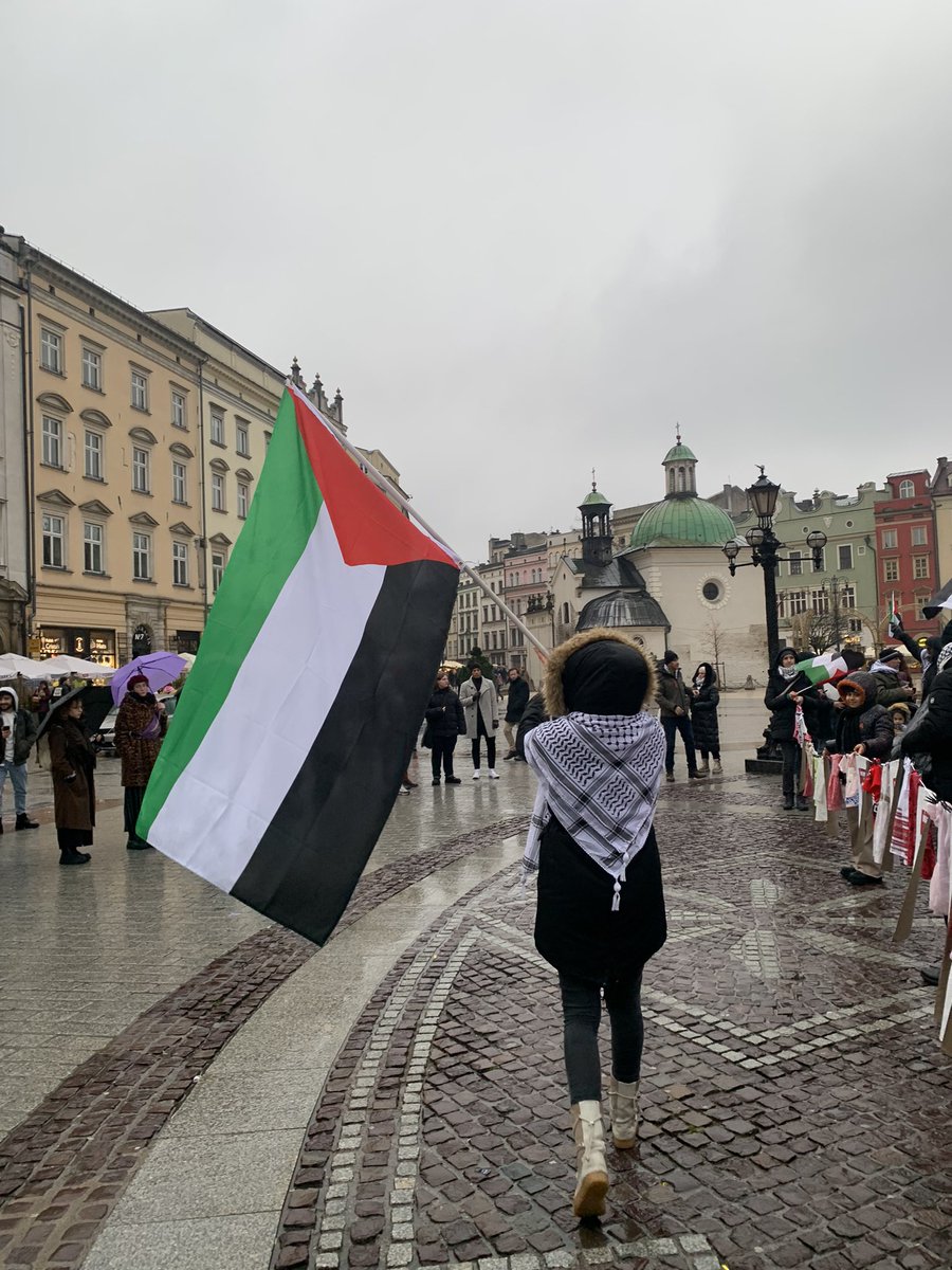 karkakoi's tweet photo. Solidarnie z Palestyną! #KrakowDlaPalestyny https://t.co/NrdnwqDH1B