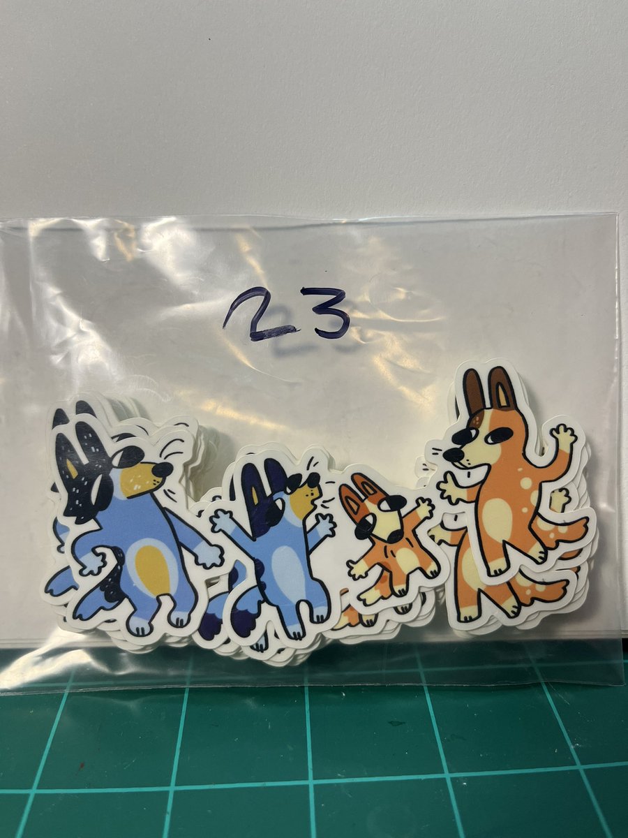 feetsypeets's tweet photo. bluey merch as well as oc original items are now available in my etsy shop: ItsPeepohShop !
#etsy #shop #SmallBusiness #etsyshop #bluey #blueish #blueyart https://t.co/lTMUCsYu1i