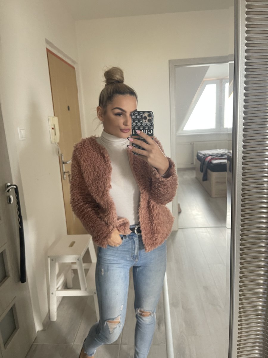 lindaaa6969's tweet photo. How is your Monday ?🙈🩷 https://t.co/LQwutSi4nM