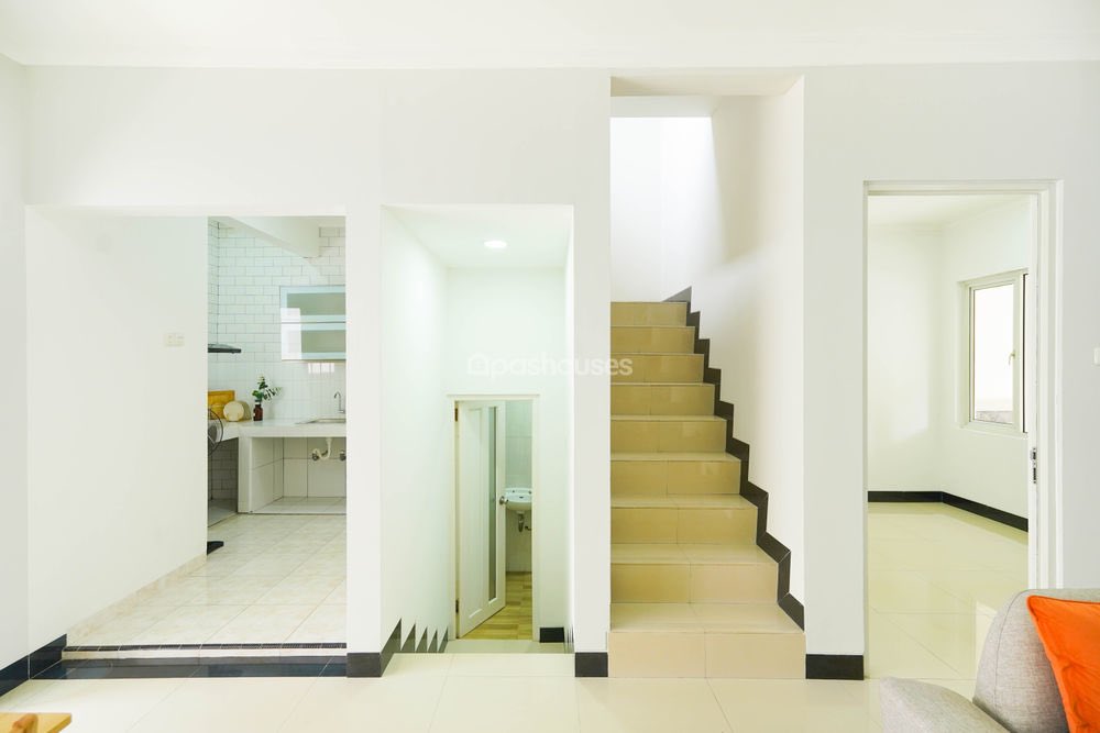 paramardhikaxvr's tweet photo. Lantai 1: Kamar mandi, dapur, service area https://t.co/pOHeL7IMmw