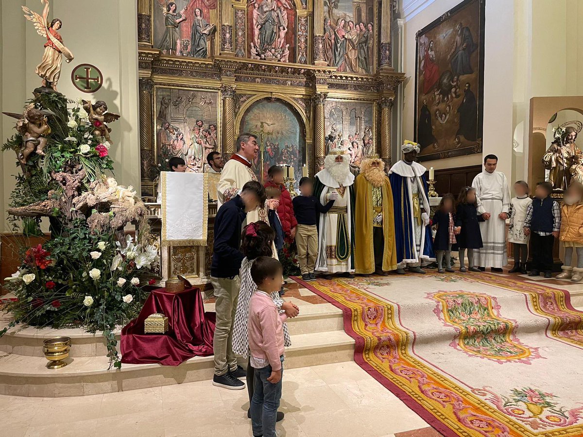 concatedralwada's tweet photo. 👑 Sus Majestades los #ReyesMagos antes de marchar a #Oriente se han hecho presentes, 
un año más, en la misa de las familias de la @concatedralwada . Gracias por su visita Majestades. Hasta el próximo año.

#Melchor, #Gaspar, #Baltasar https://t.co/x5QMUCi7AR