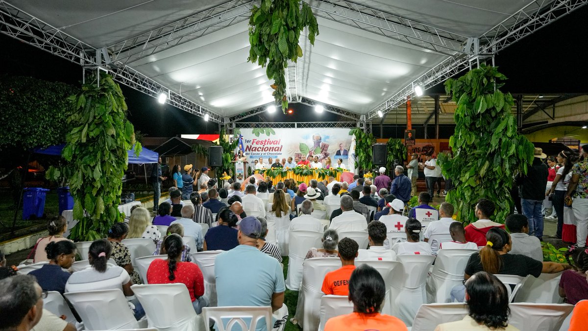 Feda_RD's tweet photo. Pimentel, Duarte, celebró su 1er Festival de Cacao y Chocolate para impulsar el desarrollo cacaotero. nuestro director del FEDA @caamanovive destacó el compromiso del presidente Abinader por el sector cacaotero del país. 🍫🌱
#FEDArd #Cacao #Chocolate #Duarte #Pimentel https://t.co/3RcXyYauXK