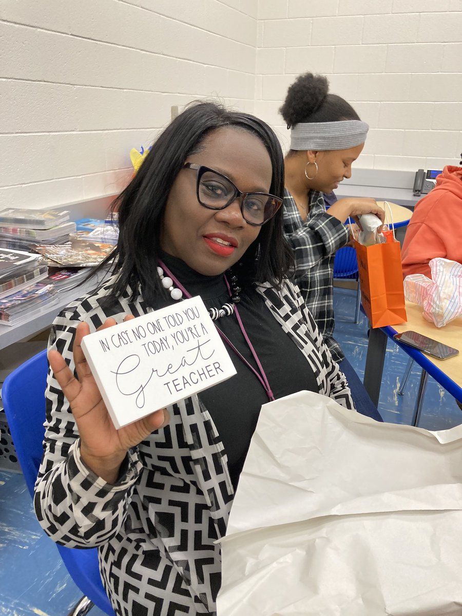 We brought in the New Year right @SBE_HCS…Celebrating Our Teachers!! They had fun eating snacks, playing games, and receiving heartfelt gifts! We had a ball! We 💙 and appreciate our teachers and can’t express that enough! @cdflemisterbell @ACarrecia @SSF_Mcleod