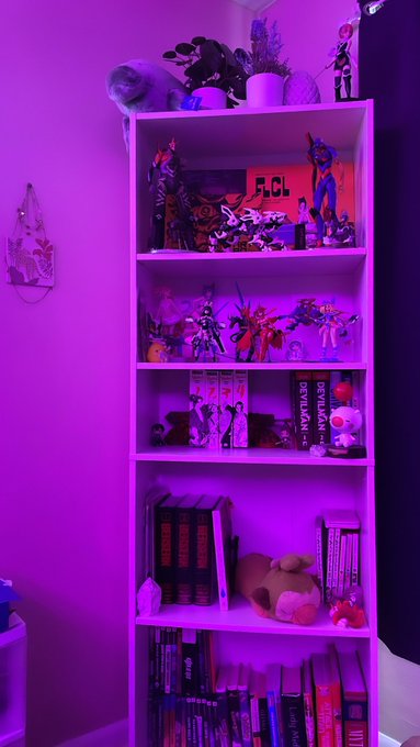 Dusted off all my guys and moved them into the bedroom so they can join me in photos :3 https://t.co