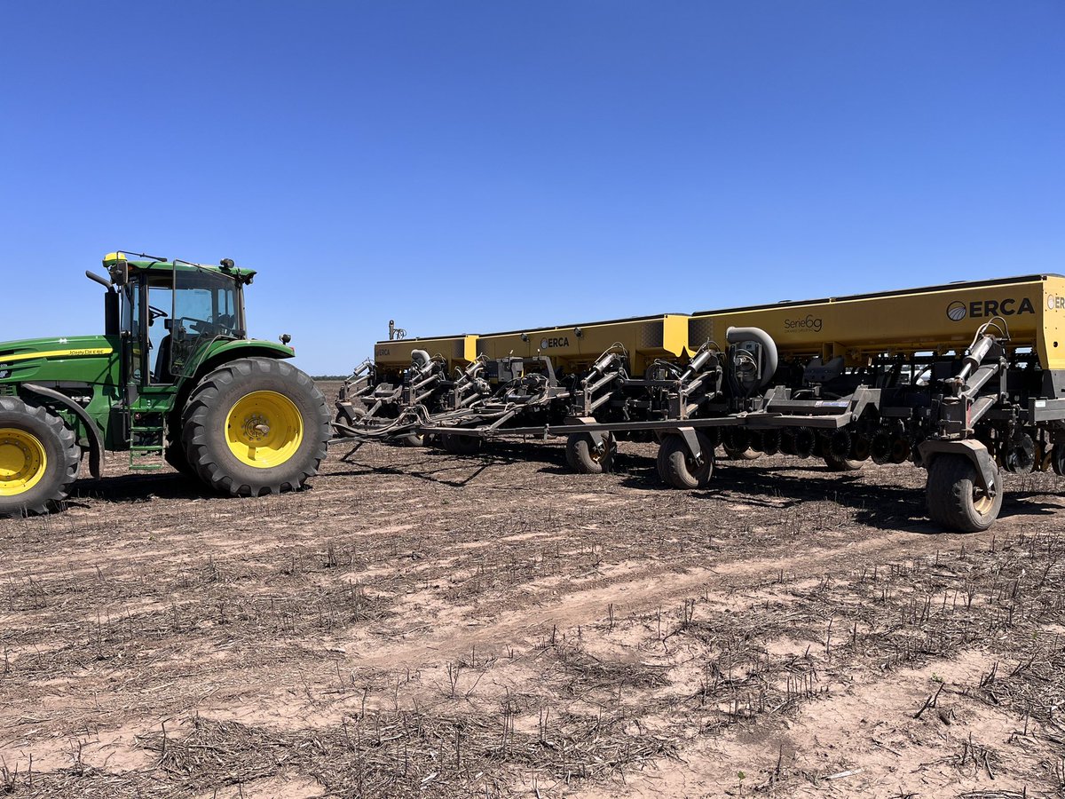 lisandroa35's tweet photo. Siembra de ensayos con @CubriaGuillermo  en la localidad de Pampa del Infierno,Chaco.
Gracias a nuestro distribuidor por el  acompañamiento.
🚜🌽🌽
@grupopampaagro 
@bessone_leandro 
@ALZ_Agro 
@semillasnord https://t.co/xIkPb0efHE
