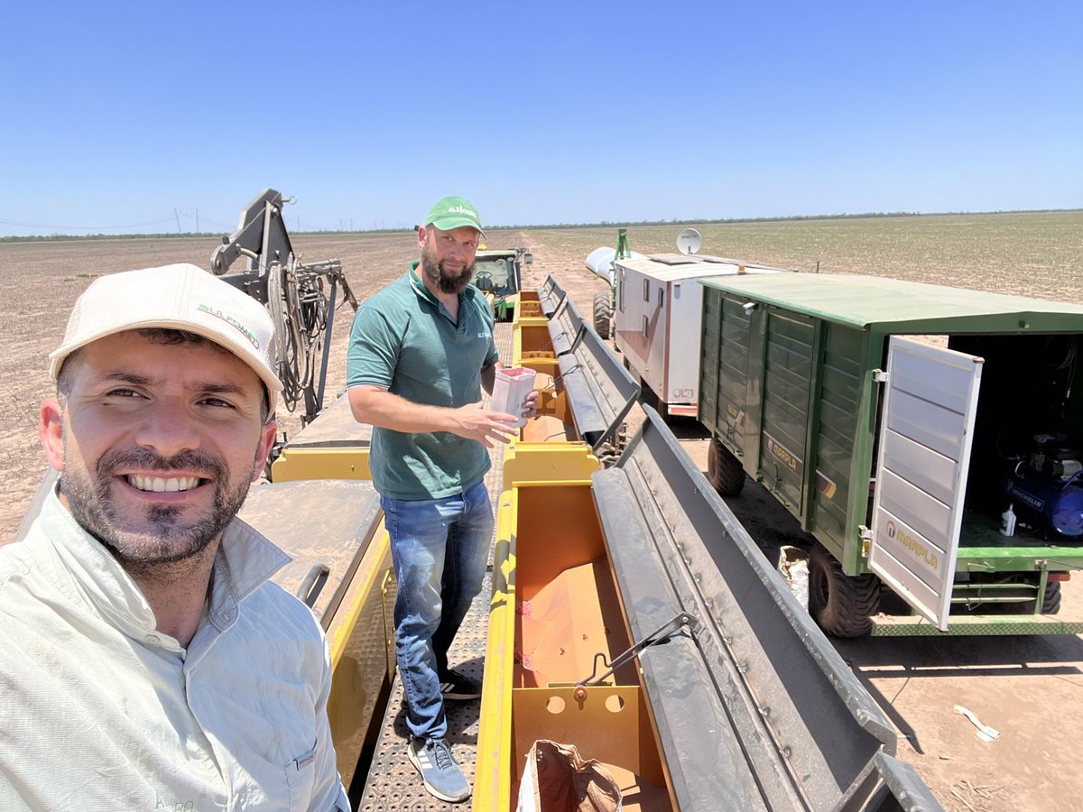 lisandroa35's tweet photo. Siembra de ensayos con @CubriaGuillermo  en la localidad de Pampa del Infierno,Chaco.
Gracias a nuestro distribuidor por el  acompañamiento.
🚜🌽🌽
@grupopampaagro 
@bessone_leandro 
@ALZ_Agro 
@semillasnord https://t.co/xIkPb0efHE