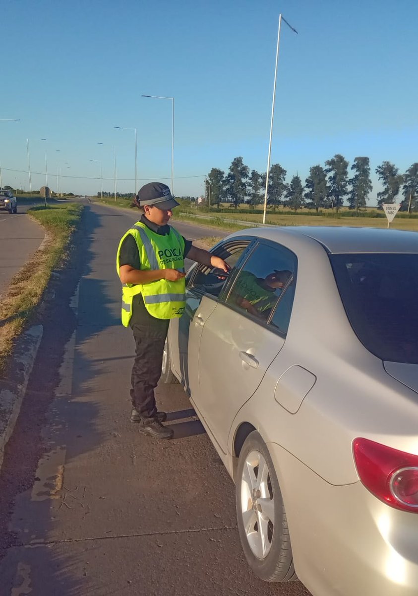 RedSegVial's tweet photo. ⭐Ya está en marcha el #OperativoVerano. Estamos en 25 puntos de control a lo largo y ancho de la provincia para monitorear la circulación, brindar información y hacer más seguro tu viaje.
Te mostramos algunos de los puestos de PSV.
#RN95 y #RN98 #Tostado 👇 Hilo 1/9 https://t.co/iAgPioX2Kl