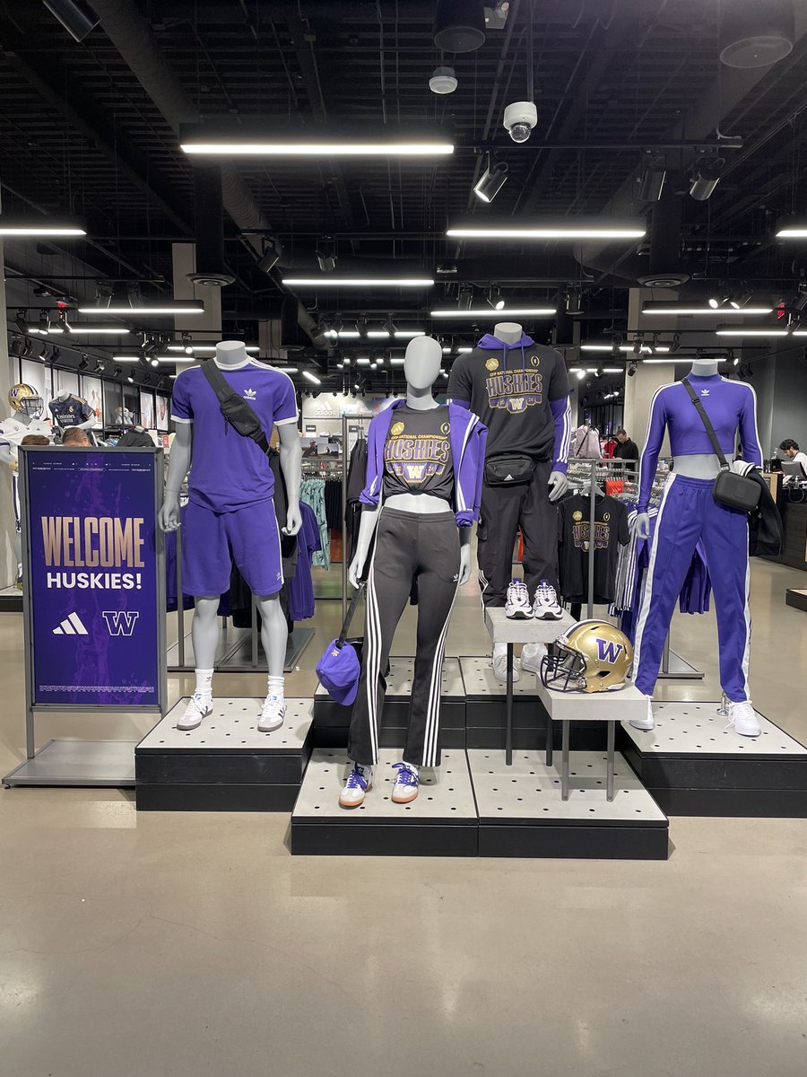 Only the Best for the Dawgs! 

The #teamadidas Houston store location is ready for Husky Nation.  

#PurpleReign