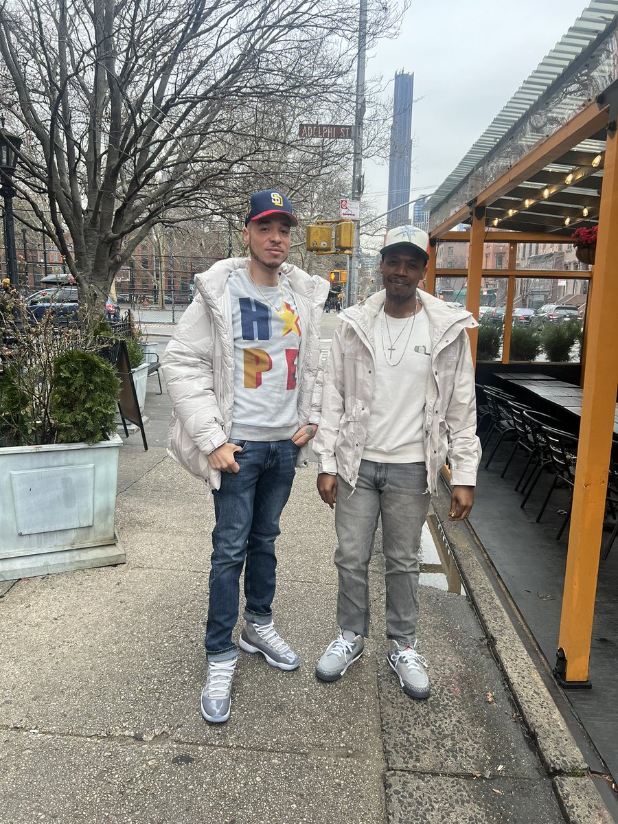 TheManWithESPN's tweet image. #HAPPYBIRTHDAY🎊
We just out here Coolin🩶
Happy Birthday B🥳🎉
#KAWS #NorthFace #CoolGrey