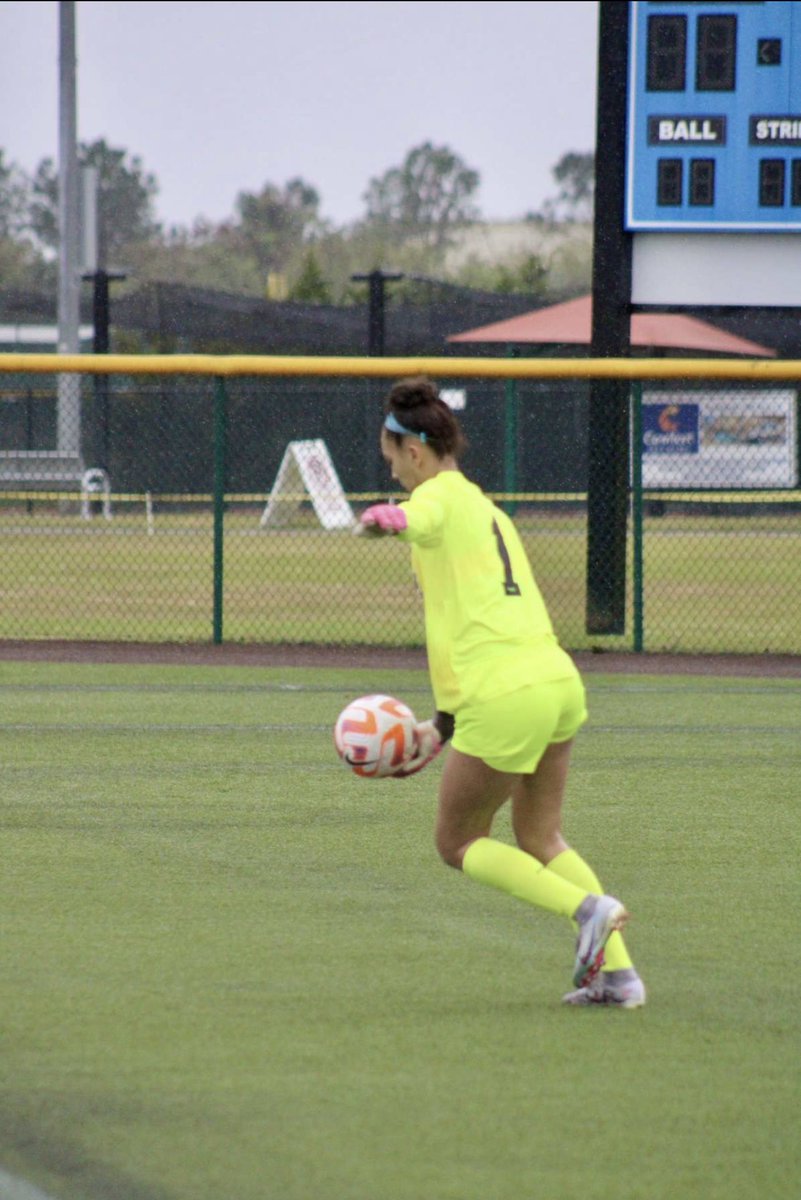 Smiles and thumbs up for rainy game days😁👍🏽 !! #ECNLFL  #RAIN