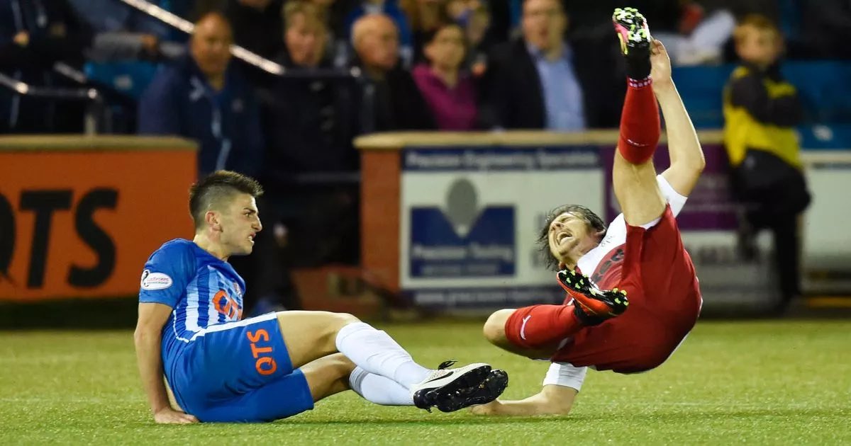 birch_barlow_'s tweet photo. @BatCavePhil @Joey7Barton He’s was hardly the Bartonator when he shit himself in Scotland. https://t.co/sIoGoMWx6R