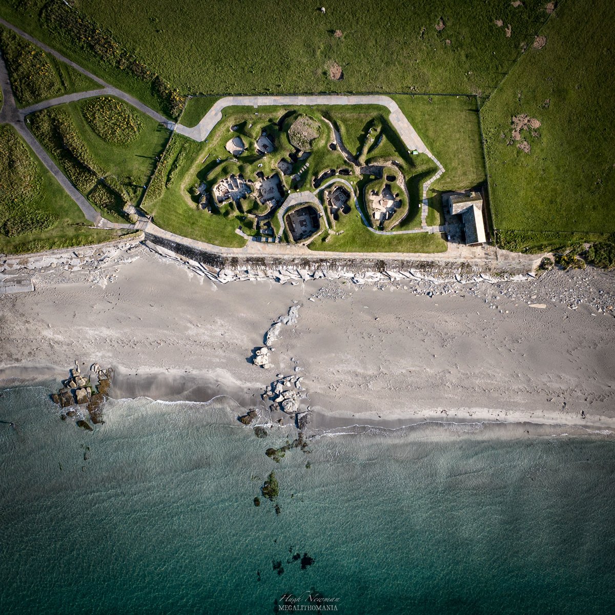 Skara Brae Neolithic Village, the Bay of Skaill, Orkney. megalithomania.co.uk/orkneytour.html #skarabrae #orkney #Scotland #orkneytour