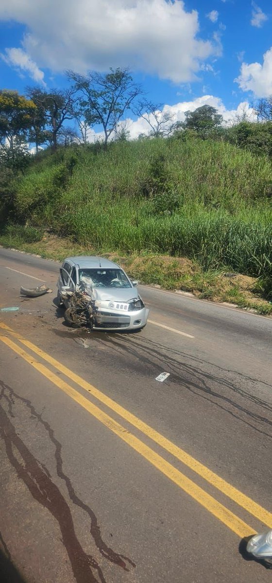 Br381_urgente's tweet photo. BR-381, Caeté mais um GRAVE ACIDENTE, colisão frontal entre autos com seis vítimas no local. Equipes atuando https://t.co/U2bZbt62Rw