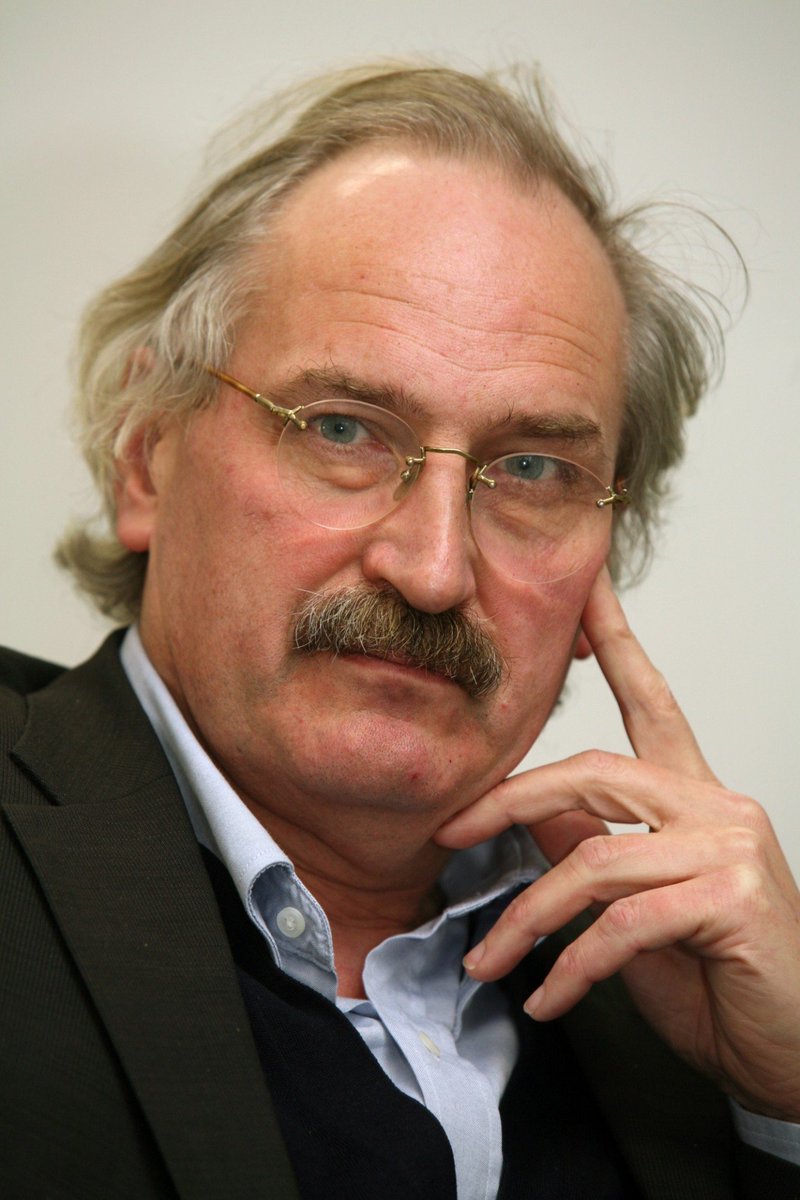 galindo45's tweet photo. 6. Apoyándose en Hegel, Horkheimer y Honneth, RJ y RC nos dicen que la FS: tiene tanto un ámbito objetual específico (“lo social” como ámbito irreductible) como una perspectiva específica; implica una combinación de momentos normativos y descriptivos; https://t.co/72RnkH9oVG