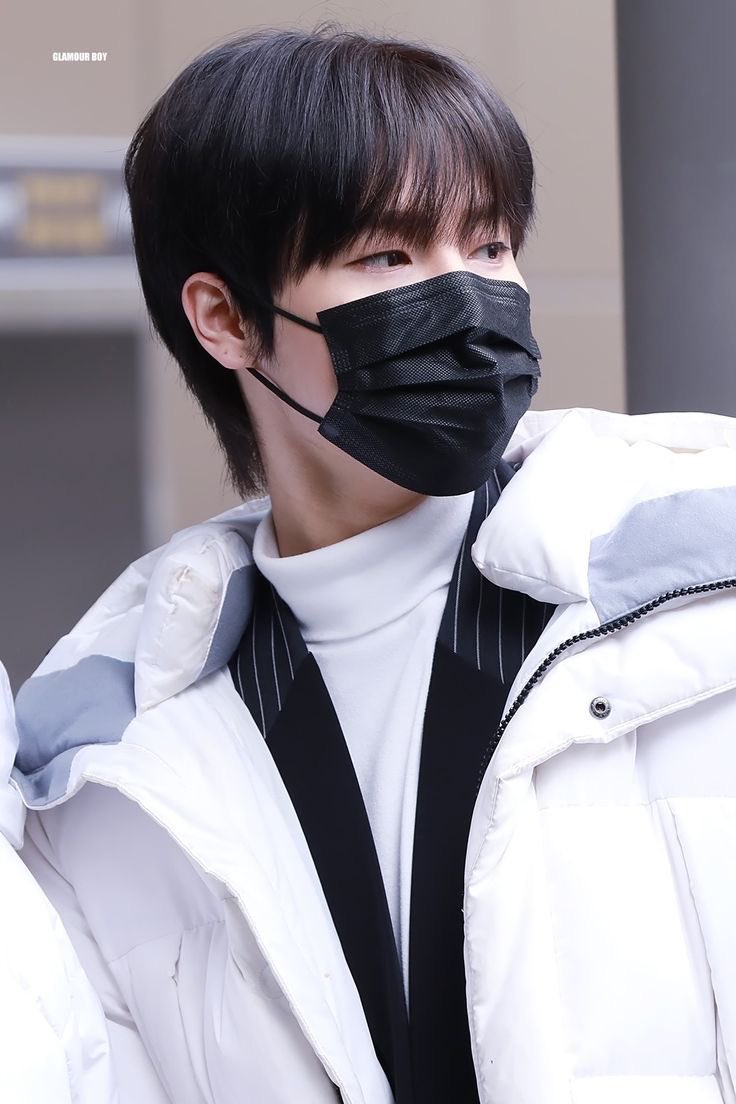 KpopMilitary's tweet photo. D-4️⃣ until Yonghoon gets discharged
🏠: 11. January 2024
🖼️: mask on
#YONGHOON #JINYONGHOON #ONEWE #WEVE
Follow & turn on the 🔔 to not miss any daily countdown :) https://t.co/UjrX0BgmXd