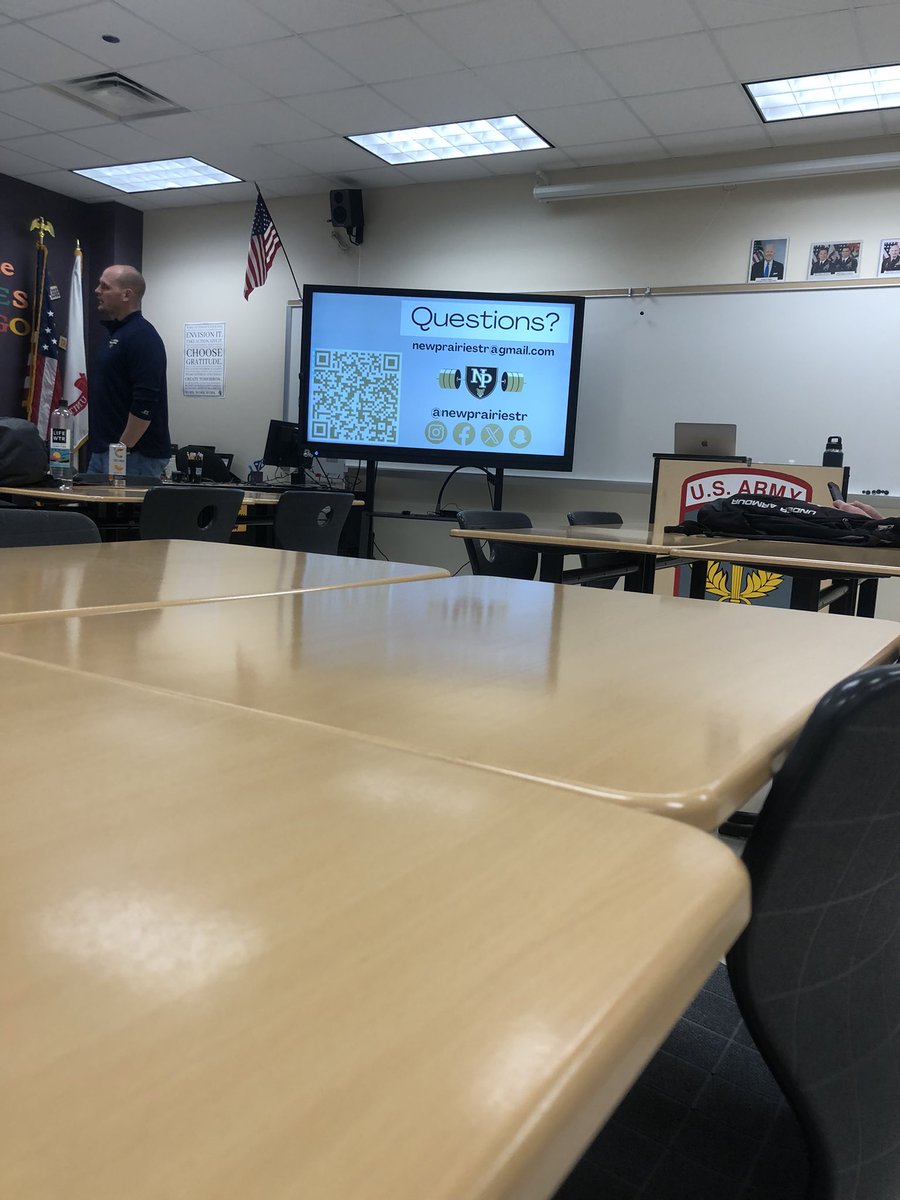 CoachMiller64's tweet image. Shoutout to @coach_schreib and Hobart High School for hosting a mini clinic that is available to all Region 1 coaches! It was awesome to get some extra knowledge from some of the best in the state! 

#ContinueTheProcess 🔝📈