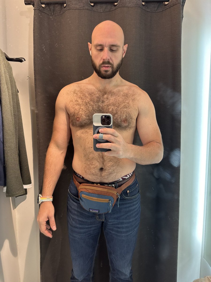 OK the lighting in the dressing room🫣