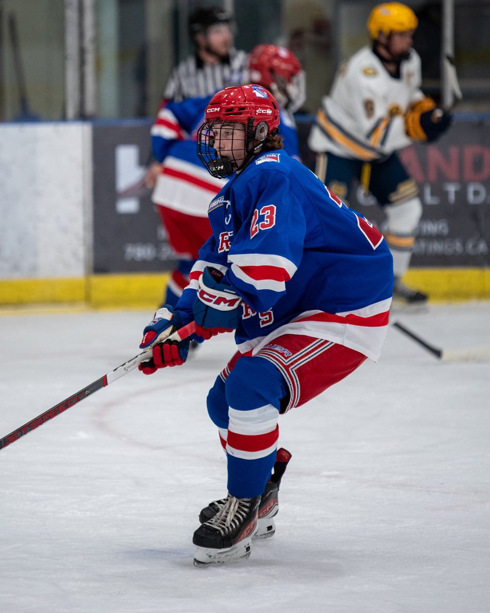 KingCalvin98's tweet photo. It was nice having this fella home during Christmas. To see him back with his little bros the (hearts were full). He is on the road to GP today to kick off 2024 #RedBucket #U18AAA #Rangers #KingerOG https://t.co/VXIhF4ueC1