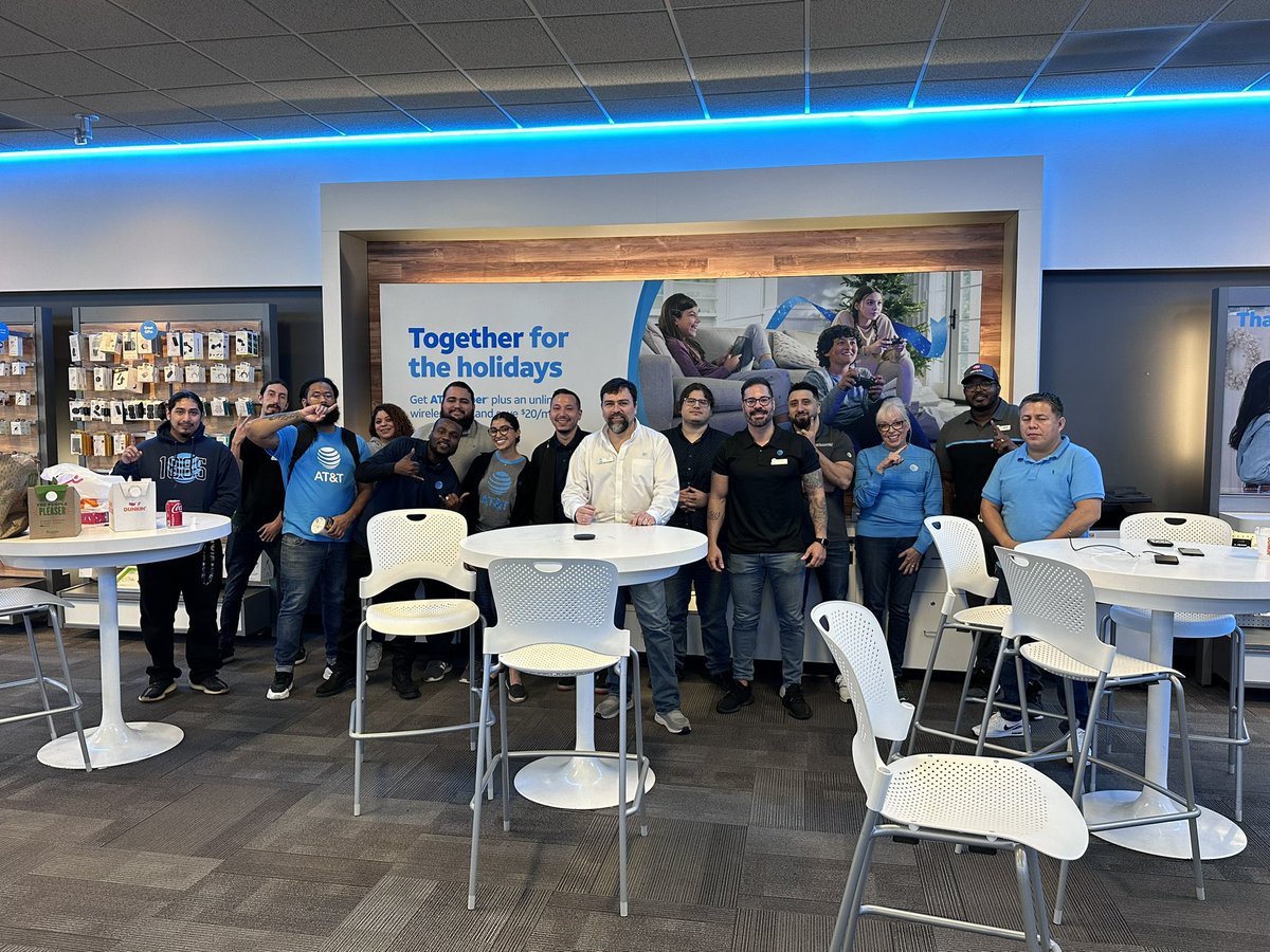 Our first @USAWireless_ alignment of the year and more to come for a great 2024!!! ❤️ #LifeAtATT @One_FLA #sERve1st #WinAsOne #TeamWork @Brian_Rodriguz_ @Hdncorp @AR_Retail_Chnnl @EastRegionAR @theeastregion