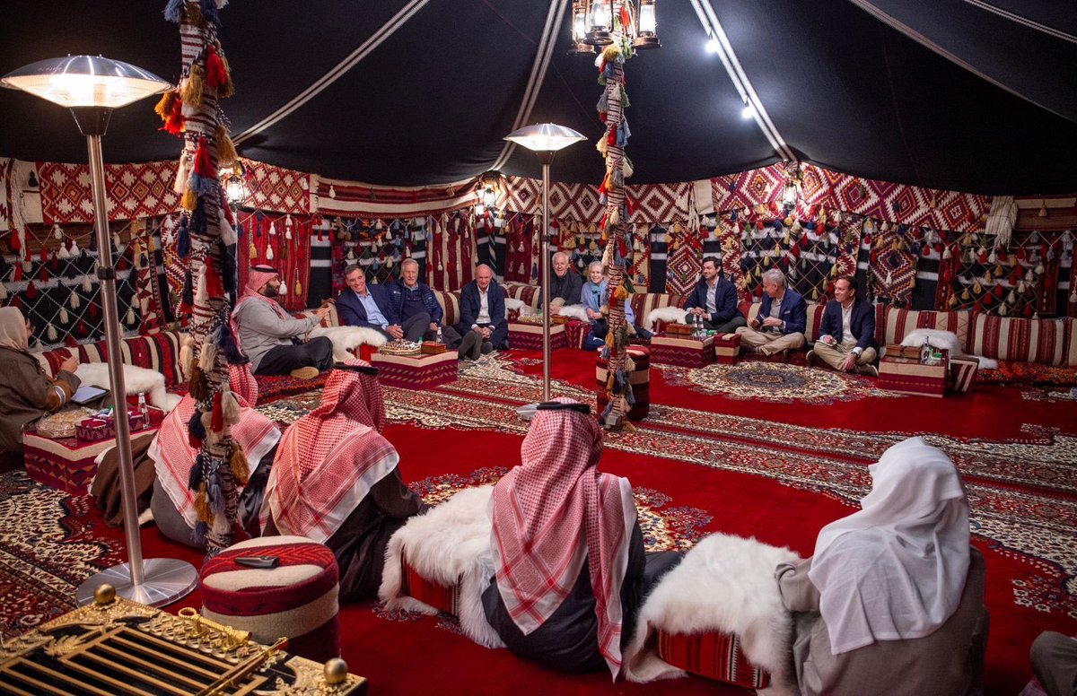 سمو #ولي_العهد يستقبل بالمخيم الشتوي في #العلا  عضو مجلس الشيوخ الأمريكي رئيس لجنة الاستخبارات وأعضاء اللجنة.