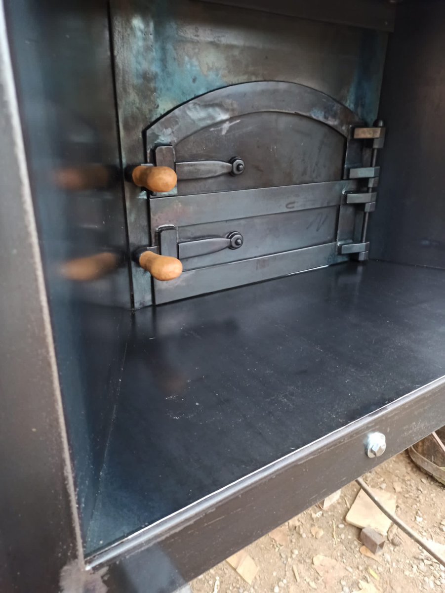 einescomunes's tweet photo. Durant aquest 2023 hem aconseguit un permís d’obres que s’ha fet etern, hem habilitat la zona del molí, ens ha arribat el molí, hem plantat el blat d’enguany i ja tenim la porta del forn acabada!! https://t.co/PLEpiHFnW6