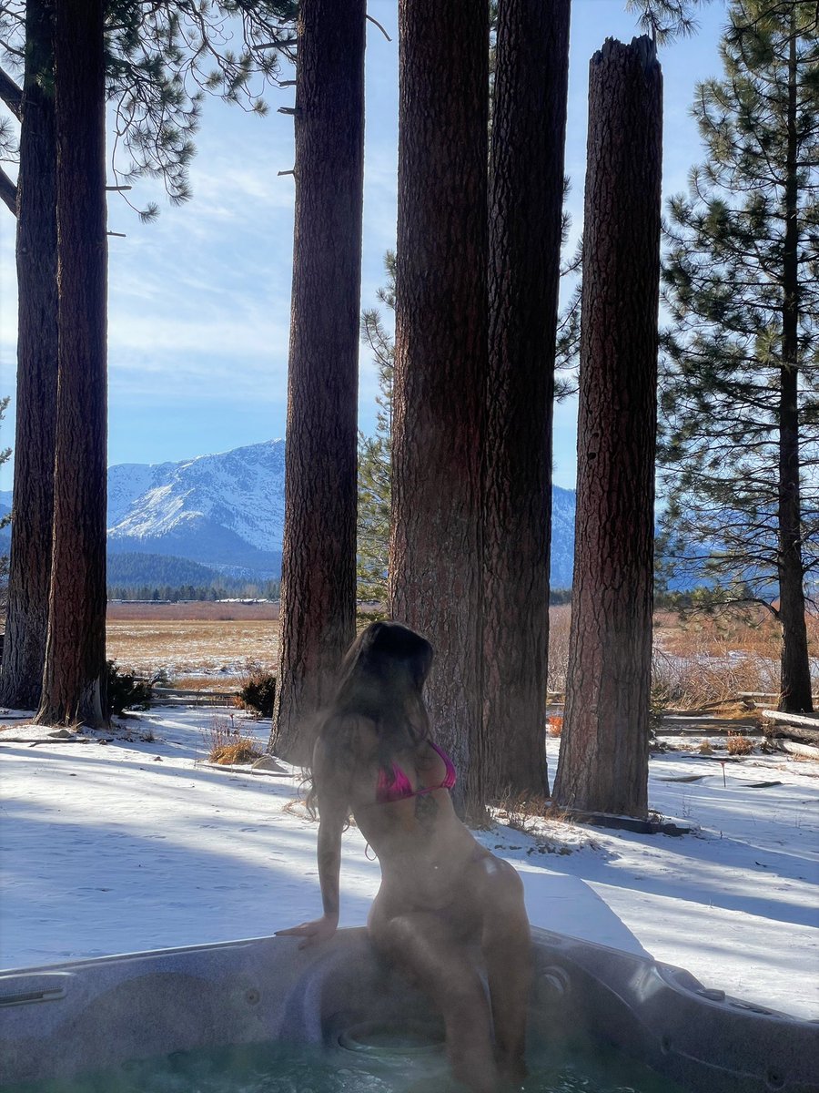 aphraadite's tweet photo. snow bunny ❄️ https://t.co/TZIYZtj42p
