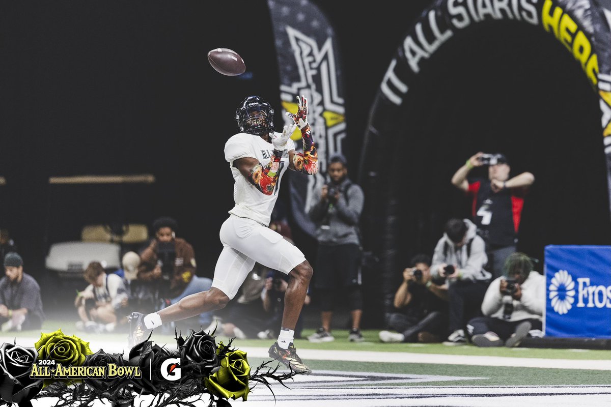 AABonNBC's tweet image. Star of tomorrow on @nbc 

#AABCO2ON4TION 👑🌹🏈

#AllAmericanBowl 🇺🇸