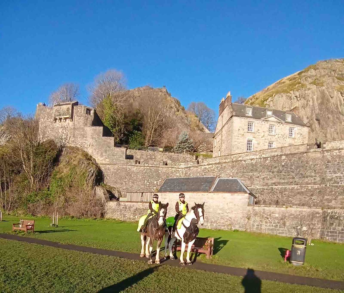PH Cupar and Dyce paid a visit to Dumbarton Castle while out on patrol today where the sun was shining. #CrispFrostyMornings #WrapUpWarm @PSOSArgWestDunb