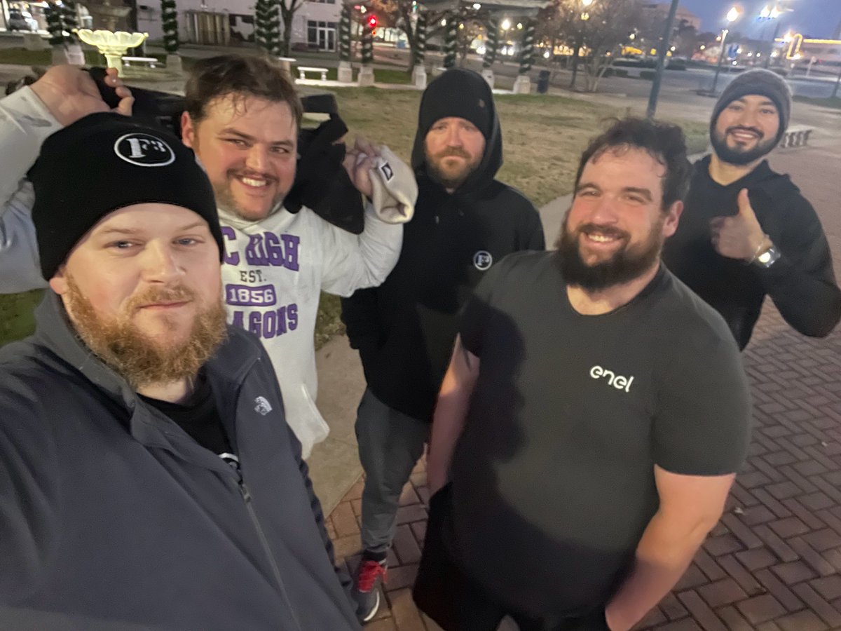 F3Waco's tweet photo. Under @tyler_rains's leadership, 5 men conquered Heritage this morning with grit and determination, staying close-knit through challenging sandbag work. Strength in unity prevails! πͺποΈββοΈ #HighSpeedLeadership #HeritageChallenge #254F3 https://t.co/ImhkJ9D3OI