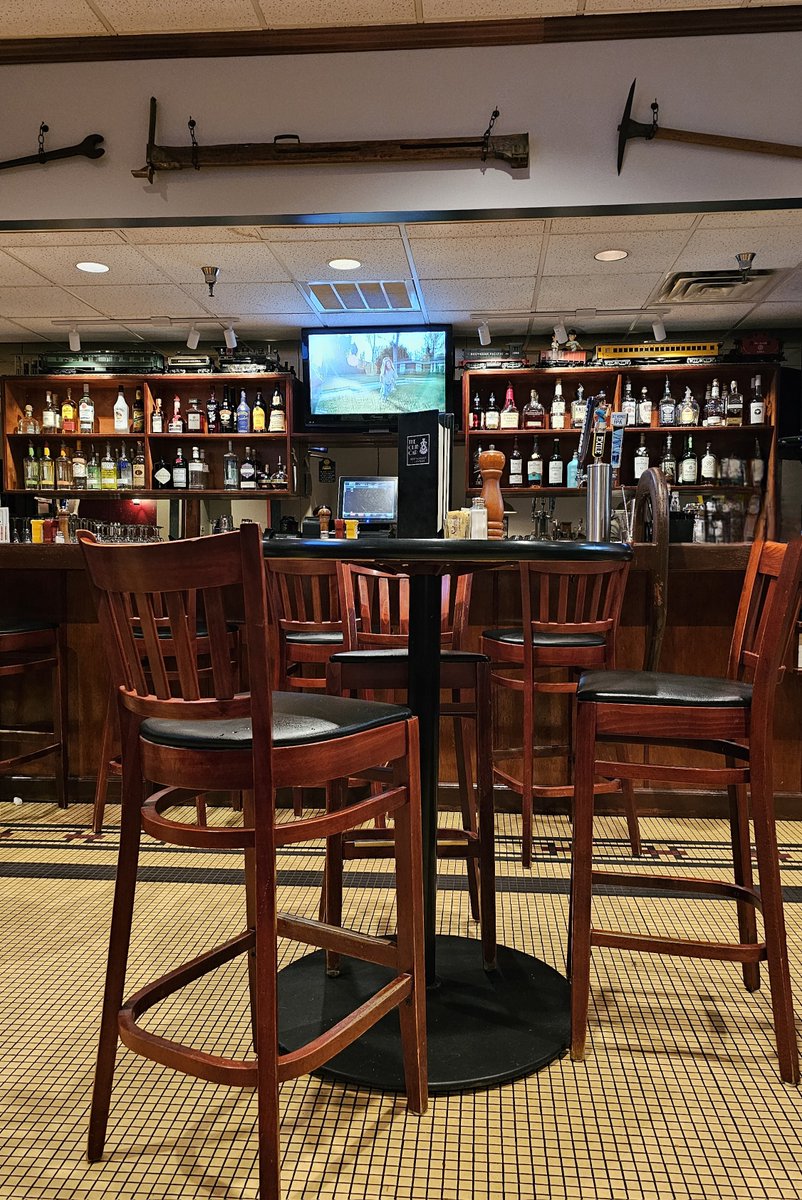 HHDesMoines's tweet photo. Great Happy Hour at The Club Car Restaurant &amp; Lounge in Clive, Iowa.  Click on the link for pictures, map and more details:
https://t.co/4vYAE0FlEJ 
@clubcarclive #happyhour #happyhourdesmoines #cliveiowa https://t.co/IOBisRa2FC