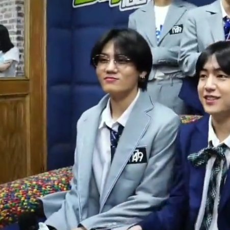 Thepepe_49's tweet image. Estoy segura que Sian quiere dejar de seguir al cochino de MLD pero si lo hace media edelvilla va a colapsar y sobrepensar y a lokiarse por eso se awanta ☝😔
 
#TFN #티에프앤 #T1419 @TFN_official_