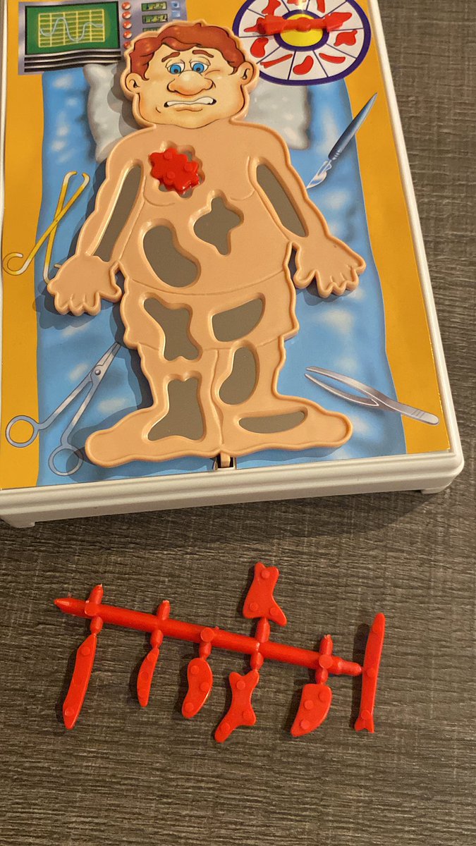 CheiberRoll's tweet image. #Espirógrafo por ejemplo, no hemos conseguido que las piezas encajen para que realicen las formas tan chulas. Por no hablar de la calidad de los rotuladores. Es un juguete, ok, pero es q no pintan nada. #Juguettos