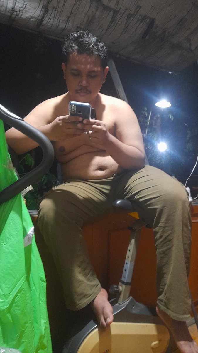 40persenkuli's tweet photo. Nama : azis the godfather of gambar jelek
Cita" : nyari tai anjing
Hobi : manyun https://t.co/cLLCAC9mi8