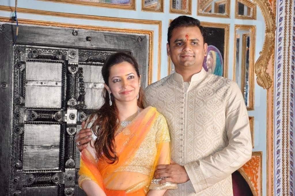 Happy anniversary Rahul Sir and Sarojini Ma’am 💐💐  #rahulnarwekarsupporters #rahulnarwekar #leadership #action  #fanpage #bjpmumbai #amitshah #narendramodi #devendrafadnavis   #rahulnarwekarfanpage #bharat #jaimaharashtra #bringingachange #teamrahulnarwekar #bjpMaharashtra