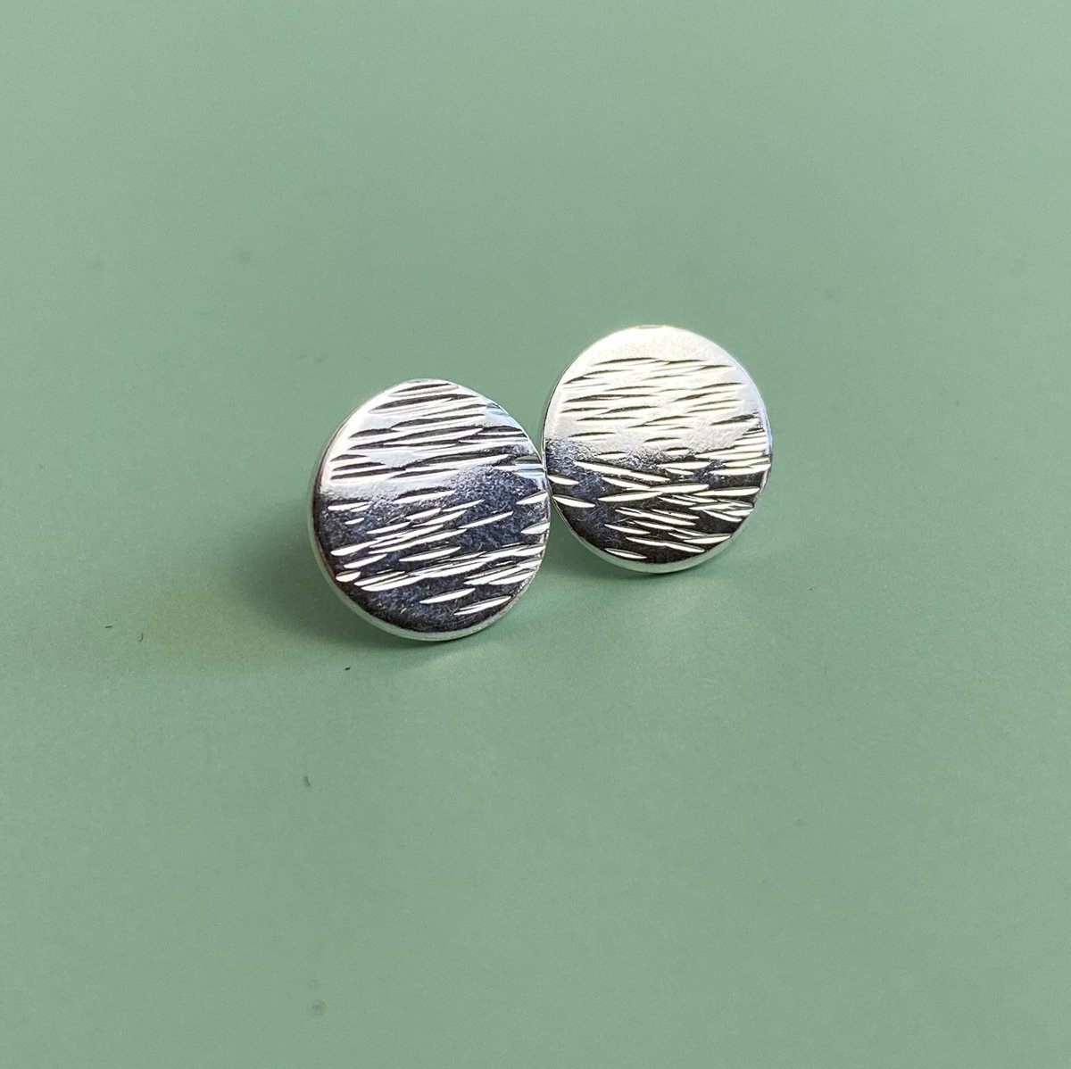 Textured Sterling Silver Disc Stud Earrings, Small Silver Circle Earrings tuppu.net/f706cf5e #ShopIndie #Etsy #MHHSBD #UKCraftersHour #MaisyPlum #EverydayEarrings