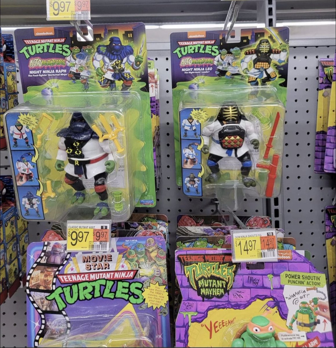 Toyshiz's tweet photo. Now hitting Walmart stores!
https://t.co/OpfBmXDETJ
#tmnt #tmntautomutations #playmatestoys #automutations #toyshiz https://t.co/gLW9h3JMm0