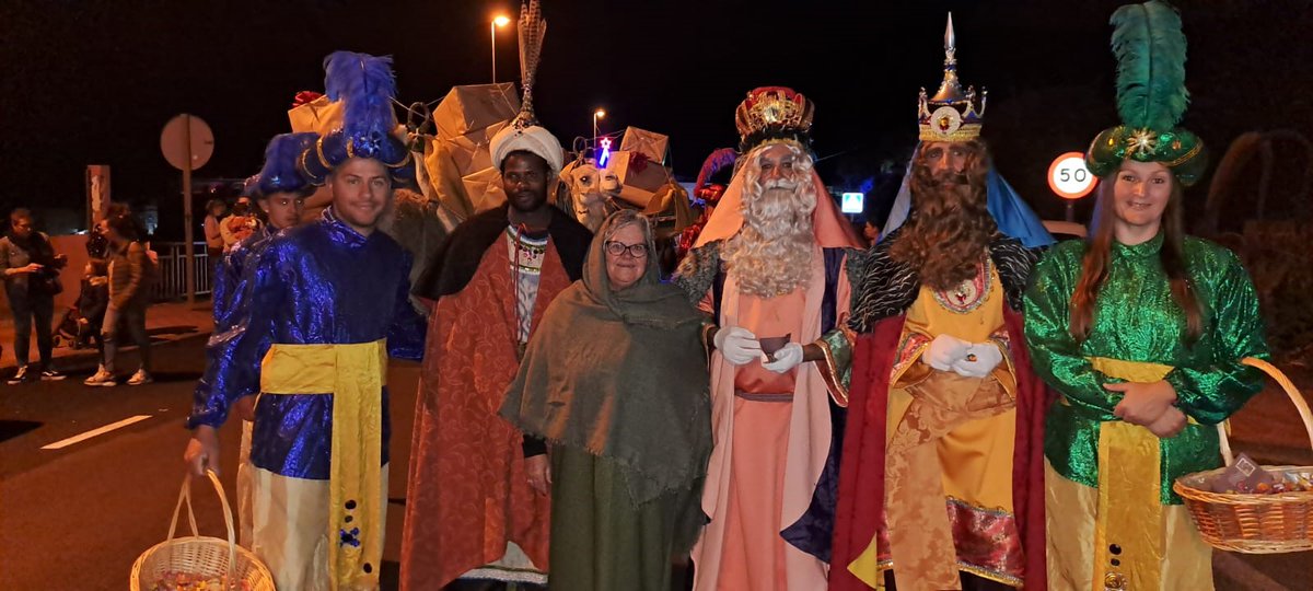 lalibreavdg's tweet photo. Noche mágica y especial la vivida anoche en la Cabalgata de Reyes Magos de Valle de Guerra 2024 y desde la Asociación Cultural Amigos de La Librea les deseamos hoy un ¡Feliz día de Reyes! 👑👑👑🐪🐪🐪🎁🎁🎁👏😁😉
#lalibreavalledeguerra #valledeguerra #cabalgatadereyesmagos https://t.co/ZpBkxlmyLf