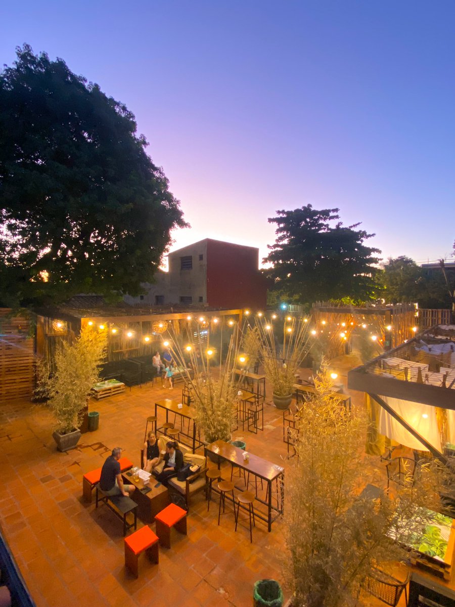 ral_acua's tweet photo. Se acaba de inaugurar este bar en Asunción, están con promos todos los días, hamburguesas desde 15mil gs chopp, tragos, picadas, la ambientación esta espectacular sobre Gral Santos casi pirizal abren de martes a domingo de 18 a 02am mega recomendado que vayan a conocer!! 👌🏻🎉✅ https://t.co/9E5yBrLZzZ