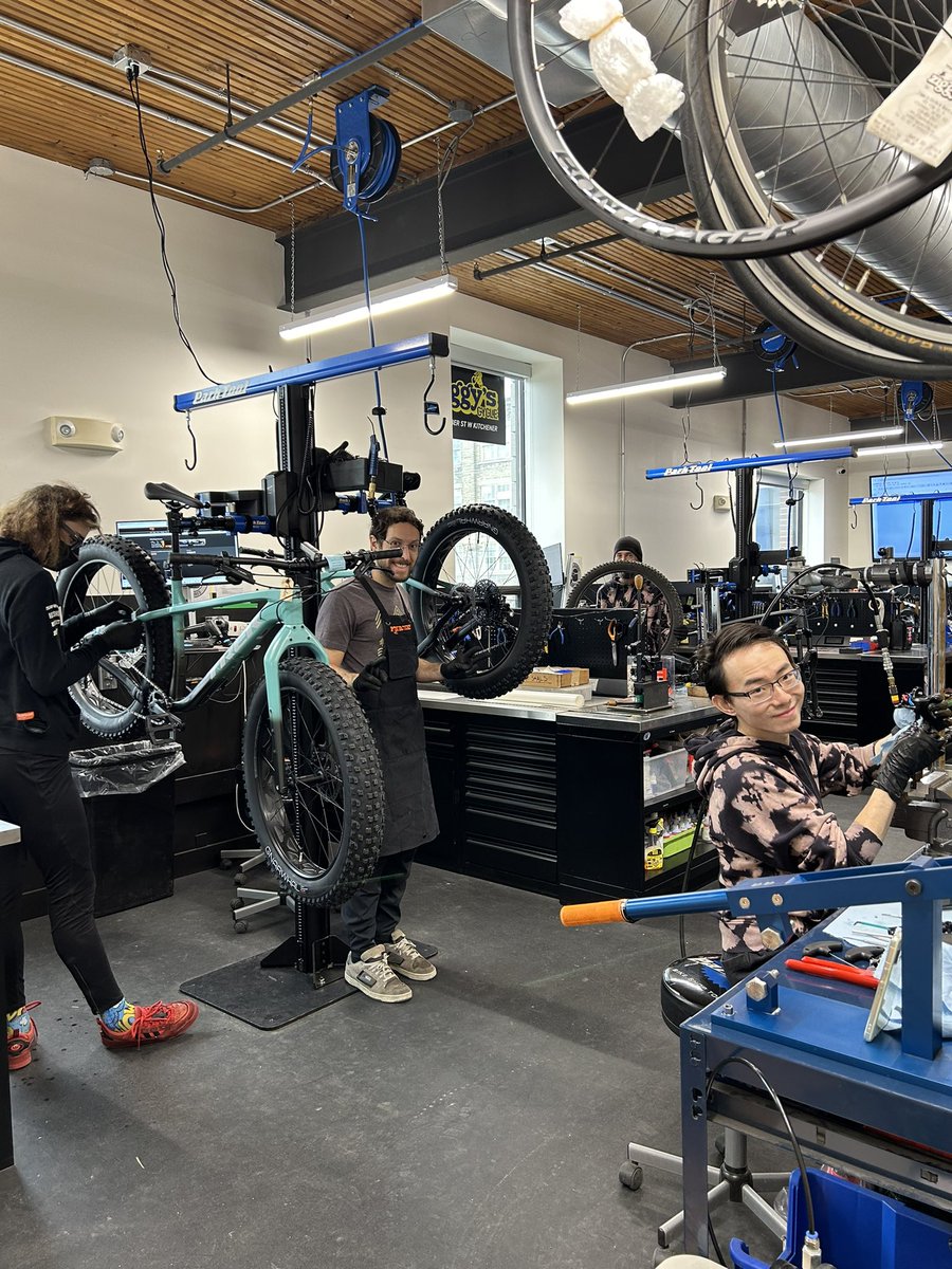 We are happy to back after our winter break.
We welcome 2024 with optimism and want to assist you in crushing your cycling goals this coming year and beyond!

#bikeshop #bikeshops #bikeshoplife #ziggyscyclekw #kwawesome #dtk #dtklove #newyearnewgoals #cyclinglife #localbikeshop