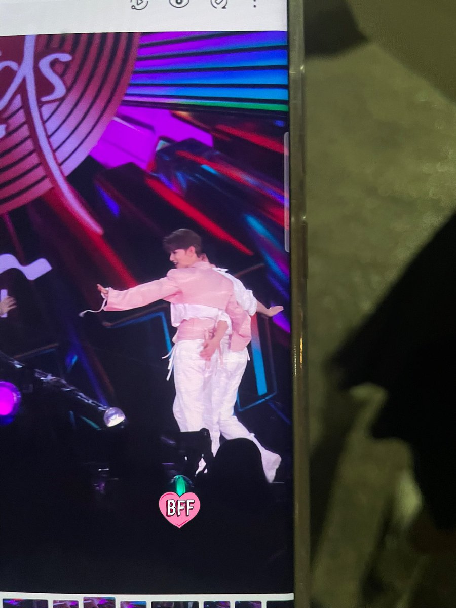 sunghaobin's tweet photo. HANBIN HOLDING HAOS WAIST PLS https://t.co/ZIZXpKUbKC
