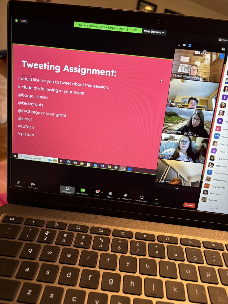 AngelaP5350's tweet photo. Informative session about Twitter! Amazing job Shelia!  @bargo_shelia @KEDCGrants #Edtech @KedcARTS @DrJWEvansJr @KingWendy_m https://t.co/js2iaeSLCx