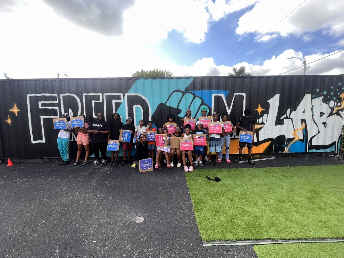 Zaybo777's tweet image. Winter Break Academy @RootsBlackHouse 

Free laptops for every student 💪🏾💪🏾💪🏾💪🏾